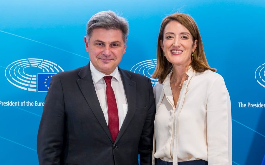 Συνάντηση Φαραντούρη - Μέτσολα με φόντο τα ελληνικά εθνικά θέματα