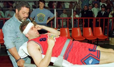 Σαν Σήμερα: Μπόμπαν Γιάνκοβιτς - Όταν σε μια στιγμή εκνευρισμού γκρεμίστηκε ολόκληρη η ζωή του Σέρβου μπασκετμπολίστα