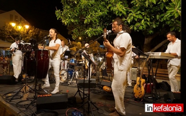 Ξεσήκωσαν τον κόσμο στην πλατεία Ληξουρίου οι "Grupo Buenaventura"