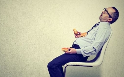 Φούσκωμα: Το απλό κόλπο για να το αποφύγετε, κάθε φορά που τρώτε κάτι