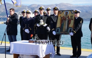 Με ιδιαίτερη λαμπρότητα η λιτανεία της Ιεράς Εικόνας και του Ιερού Οστού του Αγίου Νικολάου στο Ληξούρι (εικόνες)