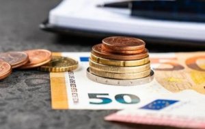 Επίδομα έως 500 ευρώ: Τα κριτήρια και οι δικαιούχοι