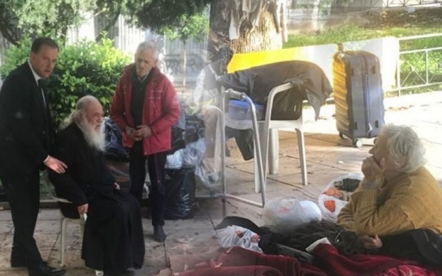 Ο Αρχιεπίσκοπος "υιοθέτησε" τους αστέγους του Κεραμεικού