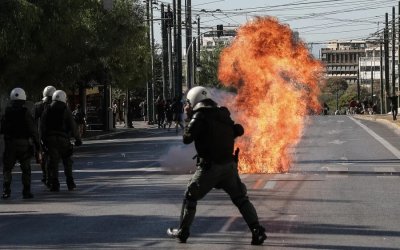Πρώτη φορά φυλακή για ρίψη μολότοφ