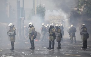 Αλλάζουν όλα στις πορείες: Αστυνομικοί με κάμερες, κλιμακούμενη χρήση μέσων