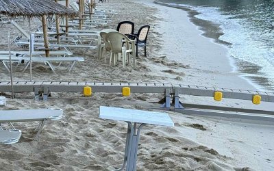 Κλειστή η παραλία Πλατύς Γιαλός λόγω βανδαλισμών