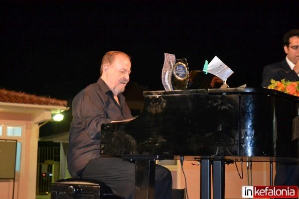 Μαγευτικός και απολαυστικός ο Γιάννης Σπανός στη συναυλία του στο Ληξούρι (Εικόνες / Video)