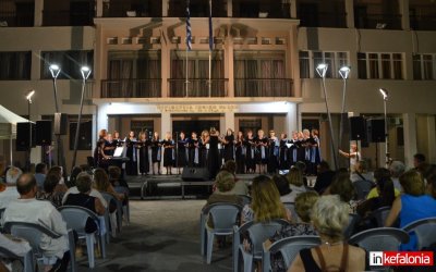 "Πλημμύρισε" με ονειρικές μελωδίες το Αργοστόλι! Καλοκαιρινή συναυλία της Γυναικείας Χορωδίας Αργοστολίου & της Χορωδίας Λειβαθούς στην καρδιά της πόλης! (εικόνες/video)