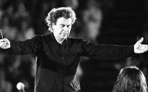 Ο Μίκης «επιστρέφει» στο Αργοστόλι - Ο Δήμος Αργοστολίου τιμά τα 100 χρόνια από τη γέννησή του