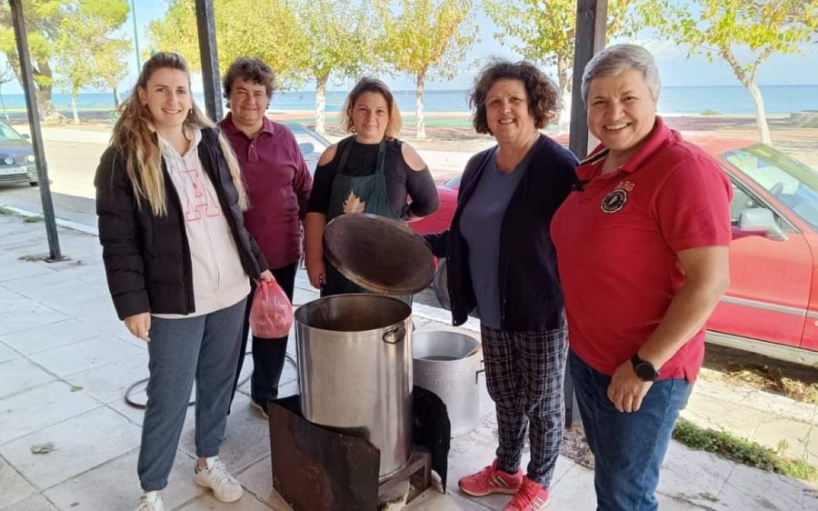 Με μπουρμπουρέλια, μουσική και χαρά γιορτάστηκαν τα Εισόδια της Θεοτόκου στον Πόρο