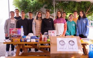 2o Γυμνάσιο Αργοστολίου: Μπράβο! Τρόφιμα και είδη πρώτης ανάγκης συγκέντρωσαν οι μαθητές για το "Χαμόγελο του Παιδιού"