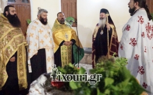 Με λαμπρότητα ο Μέγας εσπερινός της εορτής της ανύψωσης του Τιμίου Σταυρού στα Κηπούρια (εικόνες)