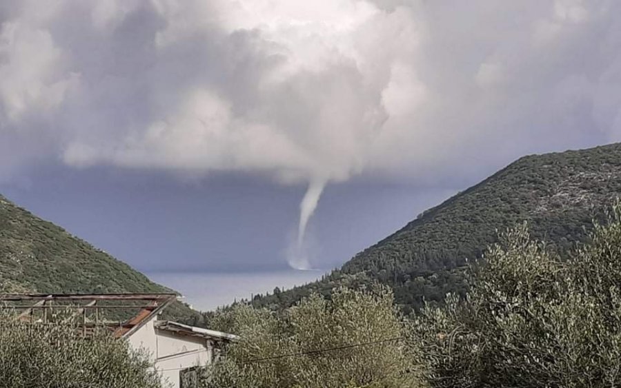 Υδροσίφωνας εμφανίστηκε στην Ιθάκη (εικόνα)