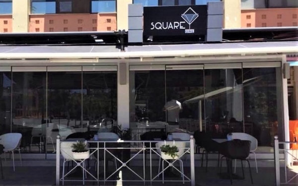 “Square One”: Ένα νέο δυνατό “στέκι” στην κεντρική πλατεία Αργοστολίου!