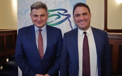 Και νέα κοινή εμφάνιση Φαραντούρη - Τσουκαλά (ΠΑΣΟΚ) σε εκδήλωση για τα κόκκινα δάνεια