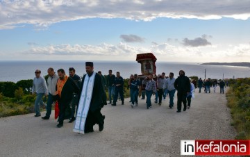 Η λιτανεία της εικόνας της Παναγίας από την Μονή Σισσίων στα Βλαχάτα (εικόνες)