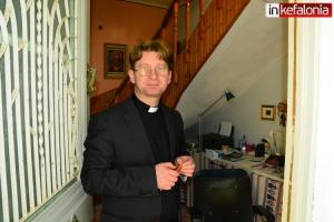 Νέος ιερέας στην Καθολική Εκκλησία του Αργοστολίου (Το πρόγραμμα της Μ. Εβδομάδας)