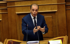 Ερώτηση Κυριάκου Βελόπουλου στον Υπουργούς Παιδείας και Εσωτερικών: Έξι χρόνια κάνουν μάθημα σε κοντέινερ οι μαθητές στο Ληξούρι