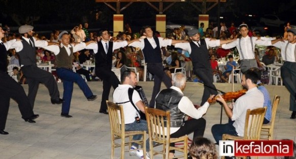 Γλέντησαν με την… ψυχή τους στα Φραγκάτα (εικόνες + video)