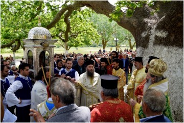 Λαμπρή Θεία Λειτουργία και λιτάνευση του σκηνώματος του Αγίου Γερασίμου στα Ομαλά (εικόνες + video)