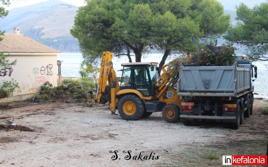 Συνεχίζεται ο εντατικός καθαρισμός του Θαλασσόμυλου (εικόνες)