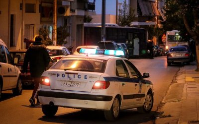 Σοκ στον Βύρωνα: Έριξε πετρέλαιο σε ανήλικα παιδιά επειδή την ενοχλούσαν