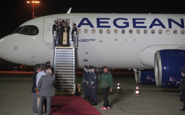 Ολοκληρώθηκε η άφιξη του Αγίου Φωτός από τα Ιεροσόλυμα και η μεταφορά του σε 7 πόλεις της Ελλάδας (μεταξύ αυτών και η Κεφαλονιά) από την AEGEAN και την Olympic Air