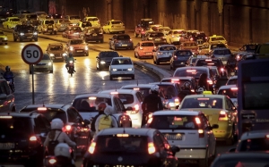 120 δόσεις για χρέη μισθωτών και συνταξιούχων στην εφορία - Τι θα ισχύσει για τα τέλη κυκλοφορίας 2019