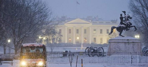 Συναγερμός στην Ουάσινγκτον – Χιονοθύελλα σκορπά το θάνατο στις ΗΠΑ [εικόνες]