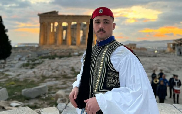 Τρεις Κεφαλονίτες Εύζωνες στην παρέλαση της 25ης Μαρτίου