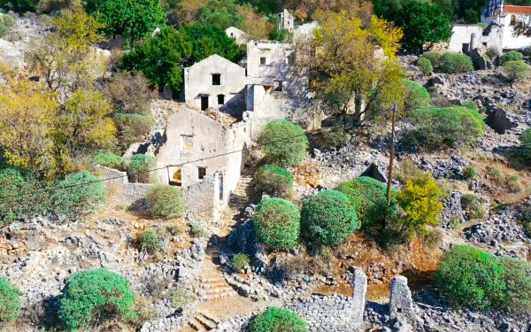 Περίπατος στο παλιό χωριό των Φάρσων