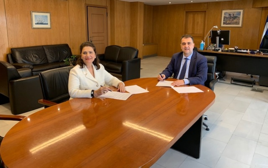 Η Περιφερειάρχης υπέγραψε πρωτόκολλο συνεργασίας με το Εθνικό Κέντρο Δημόσιας Διοίκησης και Αυτοδιοίκησης