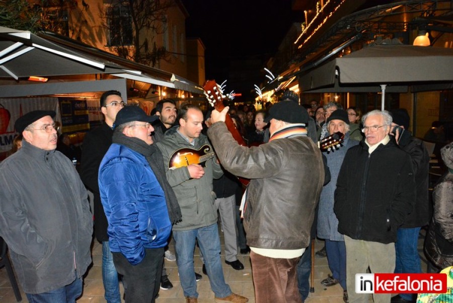 Αναβίωσε το έθιμο της κολόνιας στο Λιθόστρωτο (εικόνες + video)