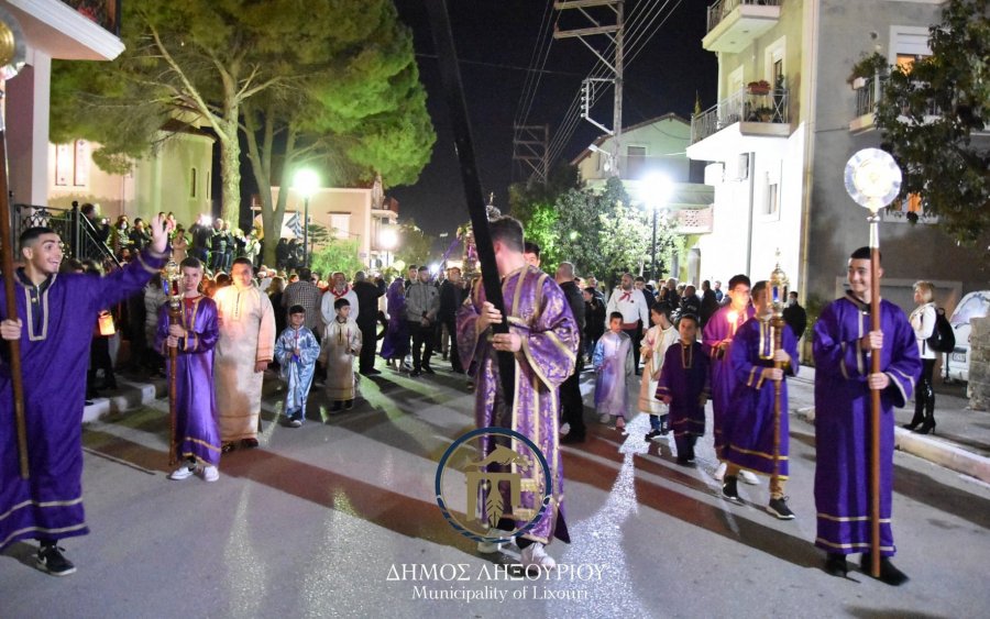 Η περιφορά του Επιταφίου στο Ληξούρι (video)