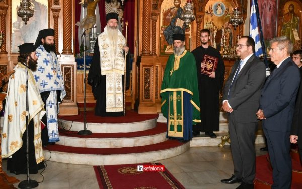 50 φωτογραφικά καρέ από τη δοξολογία για τον εορτασμό της 28ης Οκτωβρίου στη Μητρόπολη