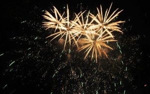 Καλή Χρονιά! Με φαντασμαγορικό θέαμα με πυροτεχνήματα, το Αργοστόλι υποδέχθηκε το 2024! (video)