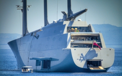 Η διαστημική θαλαμηγός Ρώσου μεγιστάνα που άραξε στην Κέρκυρα