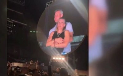 Coldplay: Ο σύζυγος της Κρίστιν Κάμποτ λύνει τη σιωπή του μετά το viral kiss cam – «Ήμασταν ήδη χωρισμένοι»