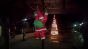 Άναψαν το Χριστουγεννιάτικο Δέντρο στα Φαρακλάτα! (εικόνες)