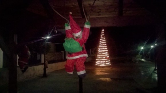 Άναψαν το Χριστουγεννιάτικο Δέντρο στα Φαρακλάτα! (εικόνες)