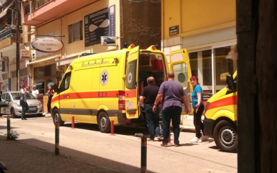Επίθεση με τσεκούρι στη ΔΟΥ Κοζάνης: Σε μηχανική υποστήριξη τα δύο από τα τρία θύματα
