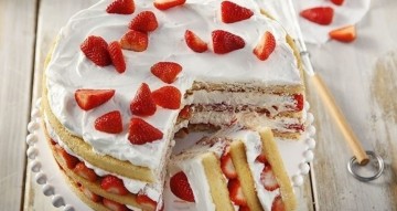 Υπέροχη τούρτα με φράουλες
