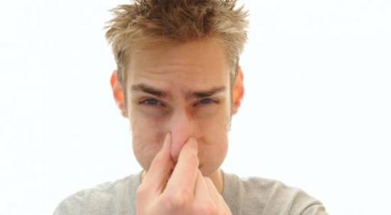 Οι καλύτερες και χειρότερες τροφές για την κακοσμία του στόματος