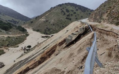Λαϊκή Συσπείρωση Ιονίων Νήσων για το επαρχιακό οδικό δίκτυο: "Ακρως επικίνδυνο στην βόρεια Κεφαλονιά, χωρίς αποκατάσταση μετα τον «Ιανό», χωρίς διαγραμμίσεις, μπάρες & θαμνοκοπή" (εικόνες)