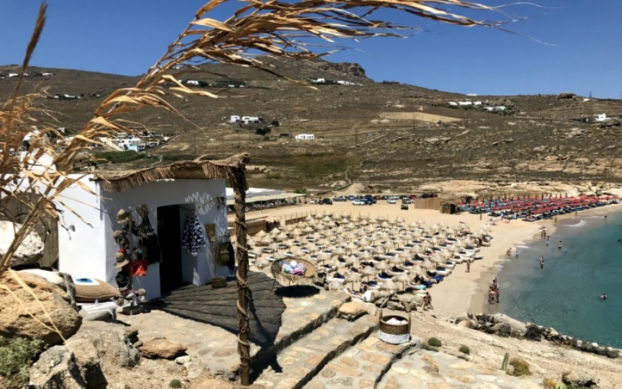 Μια ξεχωριστή beach boutique βγαλμένη από τα… 70’ς! (εικόνες)