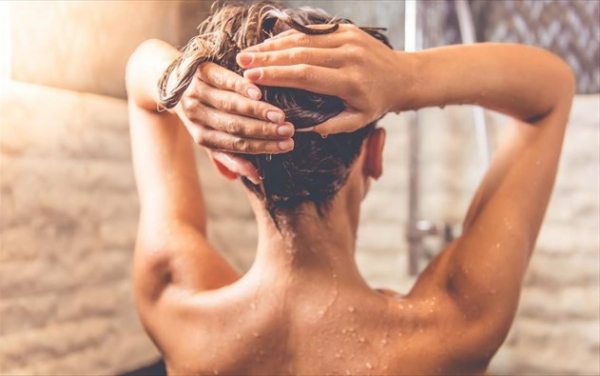 Πρωινό ή βραδινό ντους; Οι ειδικοί απαντούν