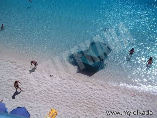 Αυτοκίνητο έπεσε στην θάλασσα στο Πόρτο Κατσίκι στην Λευκάδα!