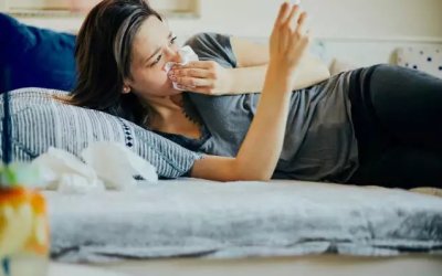 Κορονοϊός ΕΟΔΥ: Αυξήθηκαν οι εισαγωγές στα νοσοκομεία