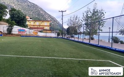 Τοποθετήθηκαν προστατευτικά στρώματα ασφαλείας ποδοσφαίρου στο γήπεδο του Πόρου