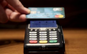 Ελληνική Ένωση Τραπεζών: Νέα ανακοίνωση για τις ανέπαφες συναλλαγές με κάρτες